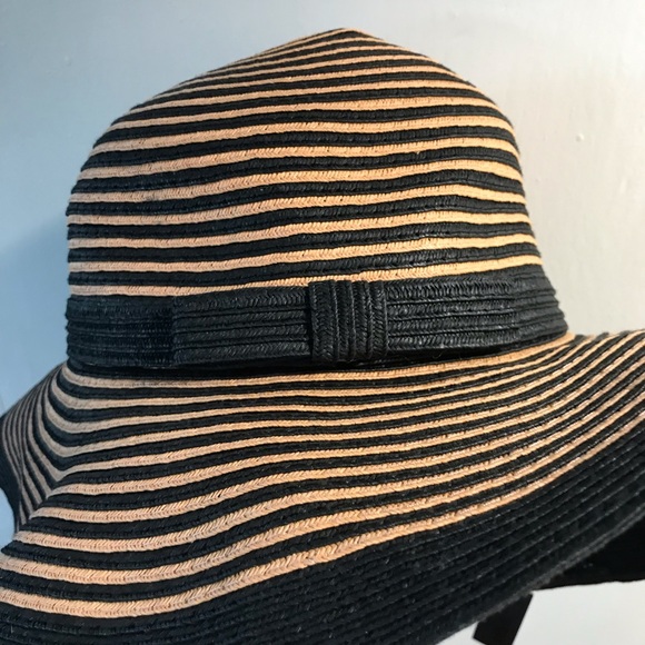 Fun striped FLOpPy sun hat perfect for the beach - Picture 3 of 4